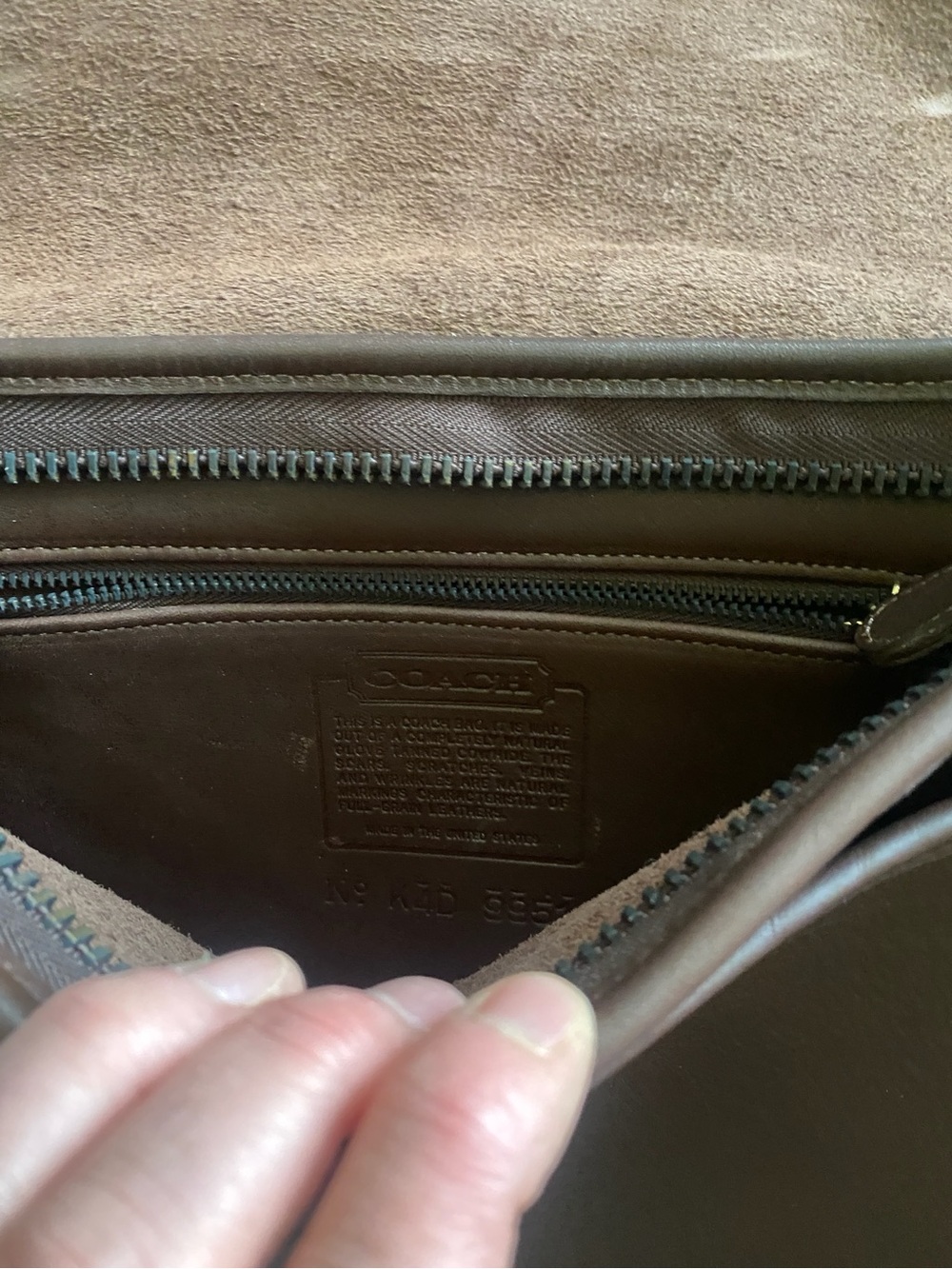 Vintage 1990s Coach Patricia Legacy Bag in Mahogany NWT and coach booklet - Picture 3 of 7